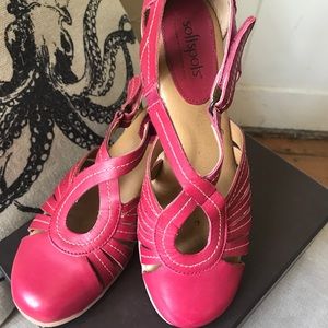 Retro 1940's inspired Softspot closed toe sandal